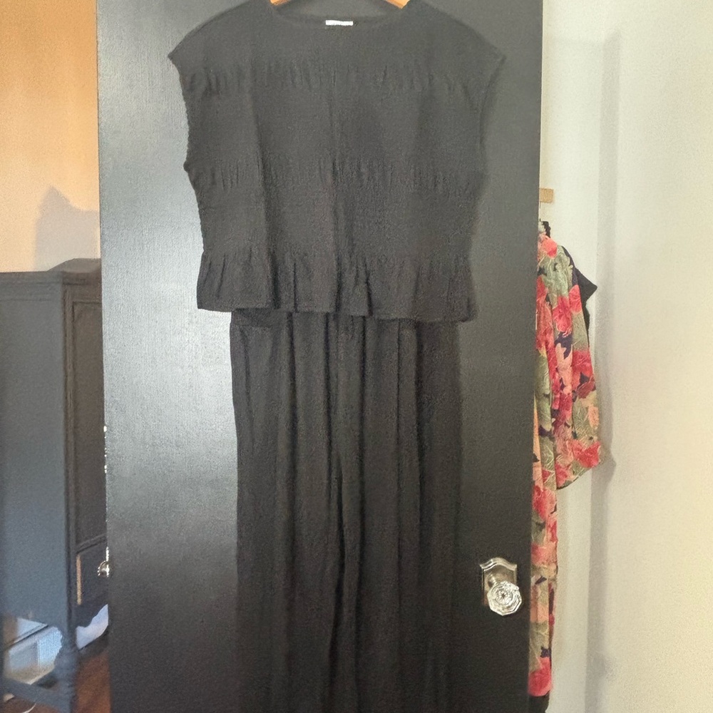 Bluivy Black Two-Piece Set
